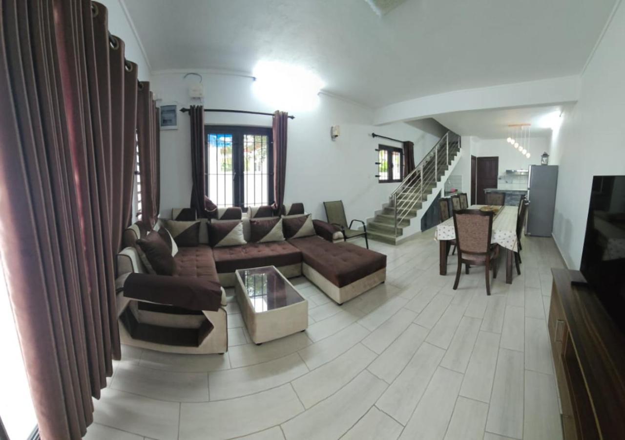 3 Bedroom Family Pool Villa Flic-En-Flac Beach Extérieur photo